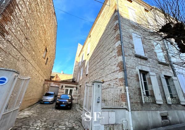 Maison 10 pièce(s) 5 chambre(s) 255 m²