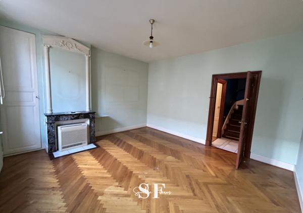 Maison 10 pièce(s) 5 chambre(s) 255 m²