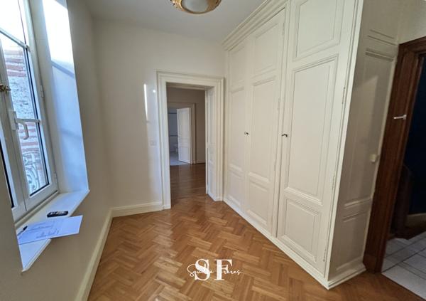 Maison 10 pièce(s) 5 chambre(s) 255 m²