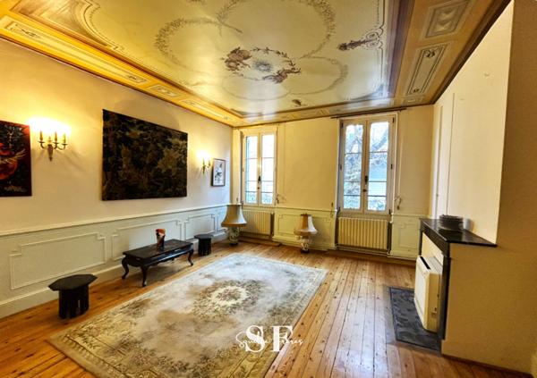 Maison 10 pièce(s) 5 chambre(s) 255 m²
