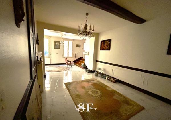 Maison 10 pièce(s) 5 chambre(s) 255 m²