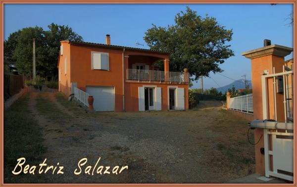 A Mallemoison à 10mn au sud de Digne-les-Bains, maison de 96m² datant de 2011, ainsi qu'un studio indépendant de 37 m² sur 986 m² de terrain, avec garage et grand cellier.