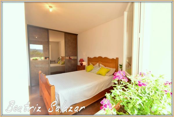 A Mallemoison à 10mn au sud de Digne-les-Bains, maison de 96m² datant de 2011, ainsi qu'un studio indépendant de 37 m² sur 986 m² de terrain, avec garage et grand cellier.