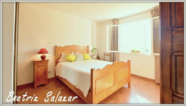 A Mallemoison à 10mn au sud de Digne-les-Bains, maison de 96m² datant de 2011, ainsi qu'un studio indépendant de 37 m² sur 986 m² de terrain, avec garage et grand cellier.