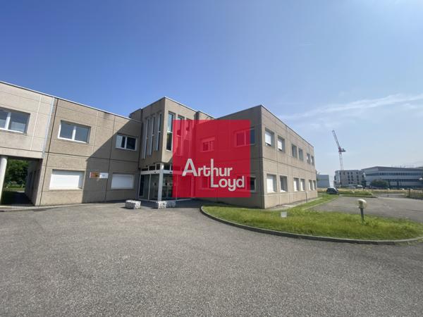 Immeuble de bureaux à vendre ou à louer à Montbonnot parkings nombreux