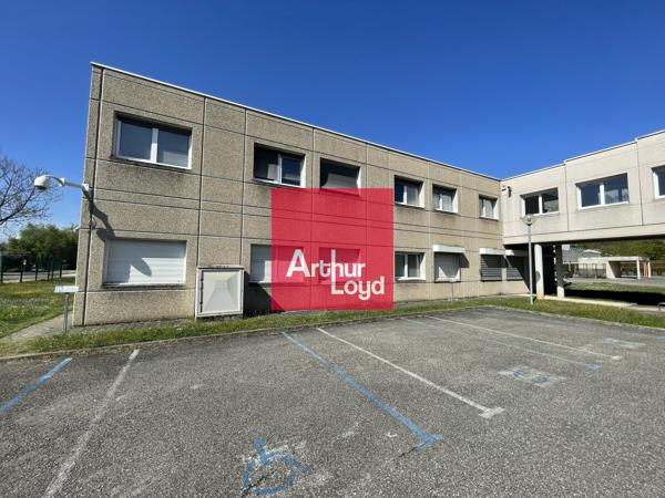 Immeuble de bureaux à vendre ou à louer à Montbonnot parkings nombreux