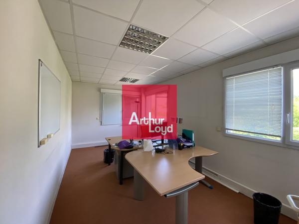 Immeuble de bureaux à vendre ou à louer à Montbonnot parkings nombreux