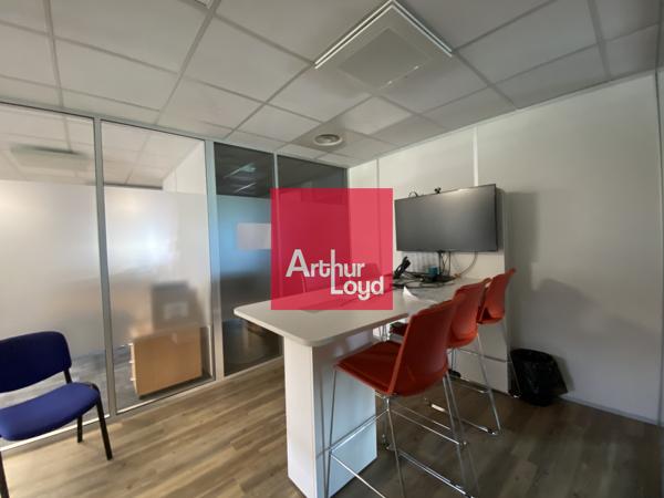 Immeuble de bureaux à vendre ou à louer à Montbonnot parkings nombreux