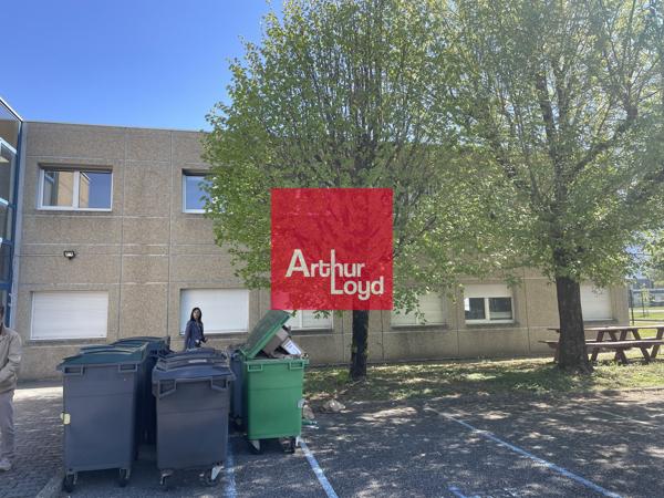 Immeuble de bureaux à vendre ou à louer à Montbonnot parkings nombreux