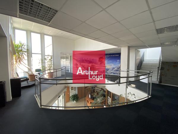 Immeuble de bureaux à vendre ou à louer à Montbonnot parkings nombreux