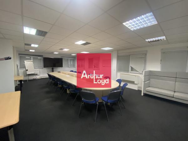 Immeuble de bureaux à vendre ou à louer à Montbonnot parkings nombreux