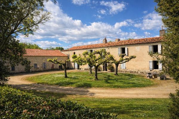 Domaine de caractère sur 15 hectares aux portes du Gers