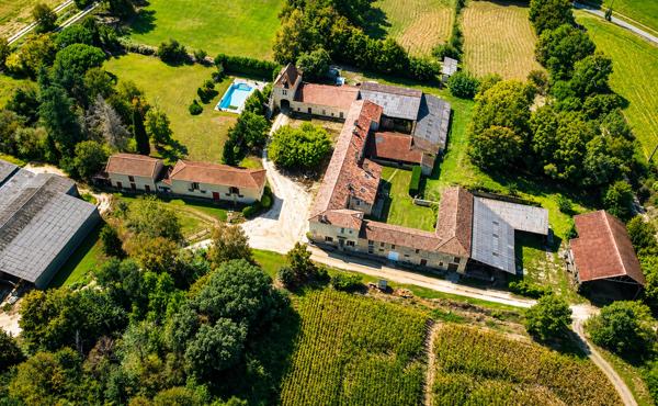 Domaine de caractère sur 15 hectares aux portes du Gers