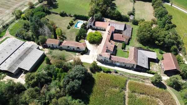Domaine de caractère sur 15 hectares aux portes du Gers
