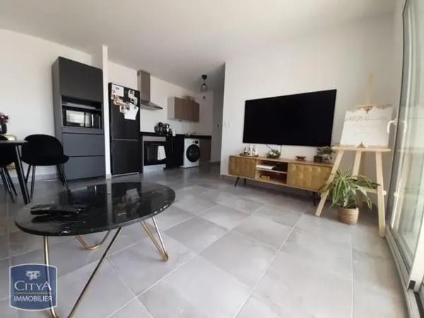 Appartement à louer 3 pièces 59.3m² Nîmes (30000)