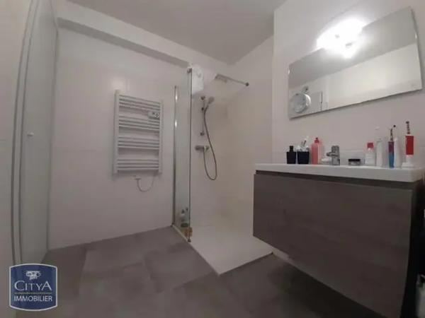 Appartement à louer 3 pièces 59.3m² Nîmes (30000)