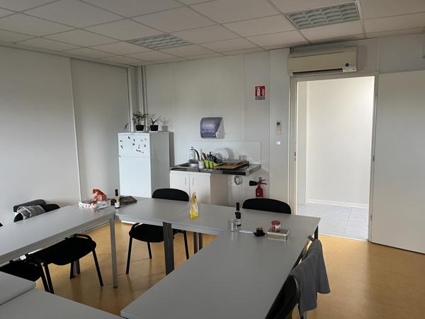 Vente d'un bâtiment de Bureaux 610 m2 et Terrain 9741 m2 à Meung-sur-Loire - Zone d'Activité Synergie