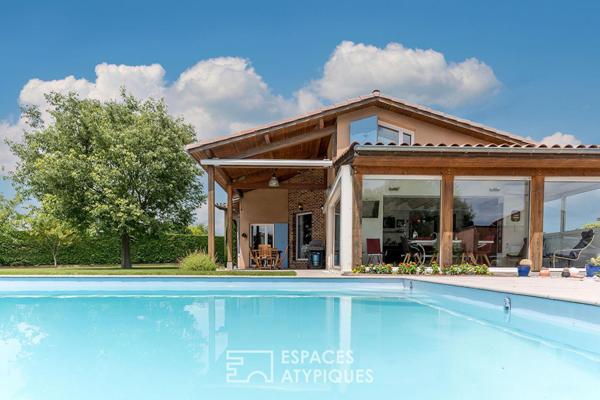 Villa d’architecte avec séjour cathédrale et piscine