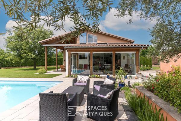 Villa d’architecte avec séjour cathédrale et piscine