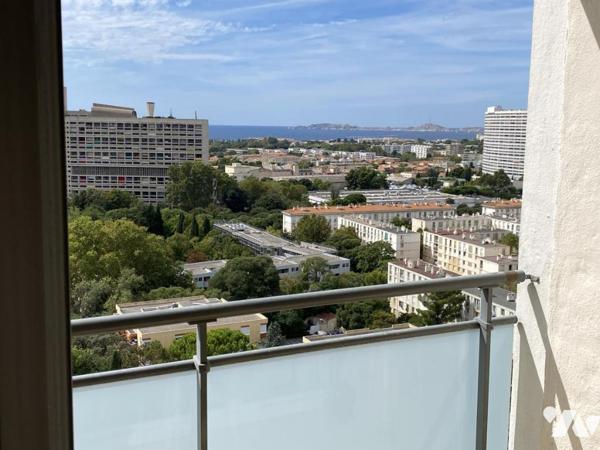 Appartement T4, deux balcons, traversant, 3 chambres , vue mer