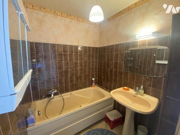 Appartement T4, deux balcons, traversant, 3 chambres , vue mer