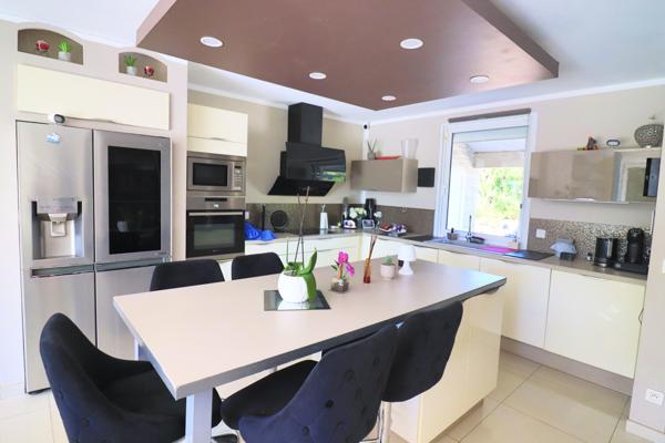 Taradeau: maison T5 + bureau sur 700m2 avec piscine