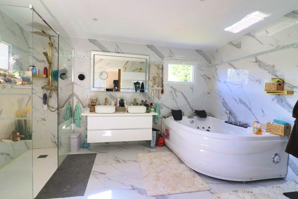 Taradeau: maison T5 + bureau sur 700m2 avec piscine