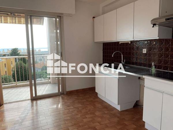 Location Appartement 4 pièces 84 m² - 77 AVENUE RAOUL DUFY - ENTREE A Nice 06200