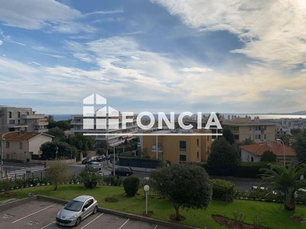 Location Appartement 4 pièces 84 m² - 77 AVENUE RAOUL DUFY - ENTREE A Nice 06200