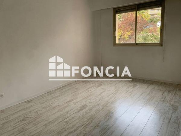 Location Appartement 4 pièces 84 m² - 77 AVENUE RAOUL DUFY - ENTREE A Nice 06200