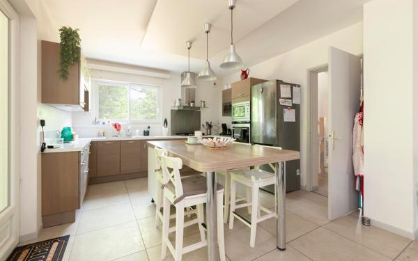 Maison à vendre    6 pièces • 196 m2 Saint-Pierre-du-Mont