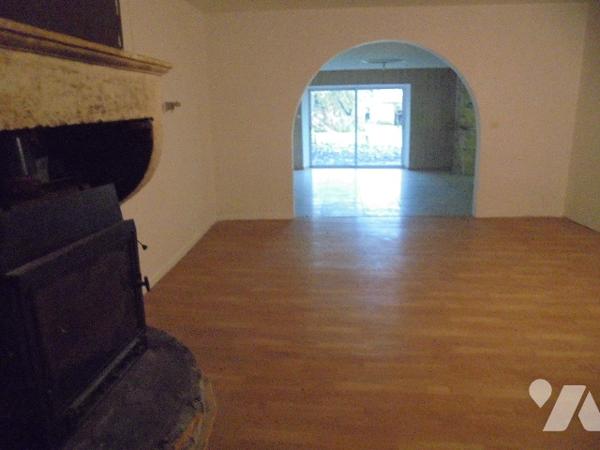 Maison de village offrant 5 chambres + bureau