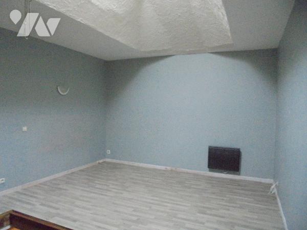 Maison de village offrant 5 chambres + bureau