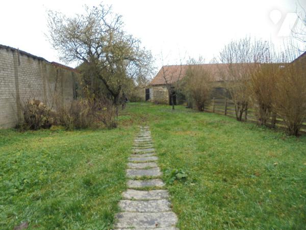 Maison de village offrant 5 chambres + bureau