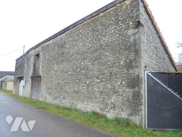 Maison de village offrant 5 chambres + bureau