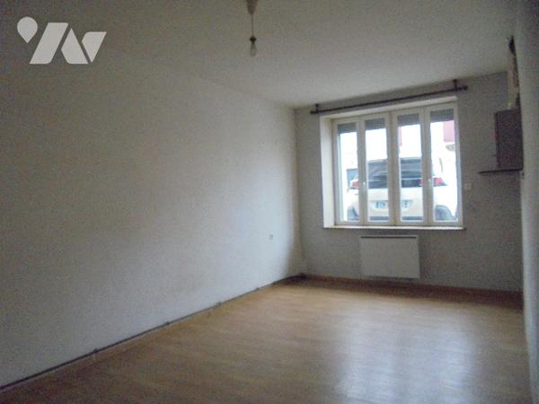 Maison de village offrant 5 chambres + bureau