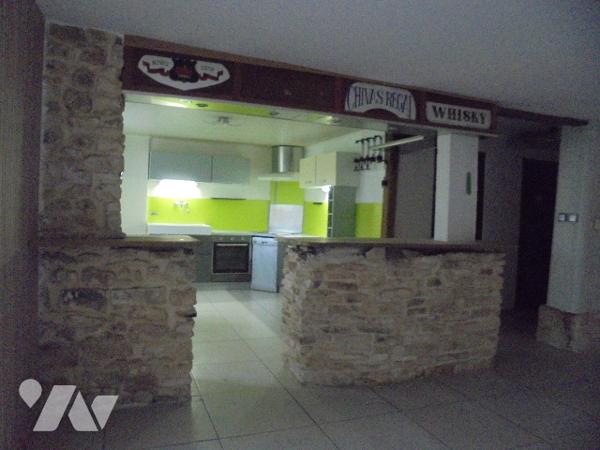 Maison de village offrant 5 chambres + bureau