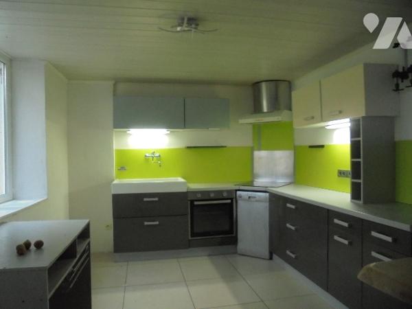 Maison de village offrant 5 chambres + bureau