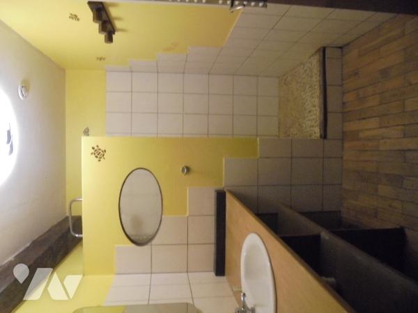 Maison de village offrant 5 chambres + bureau