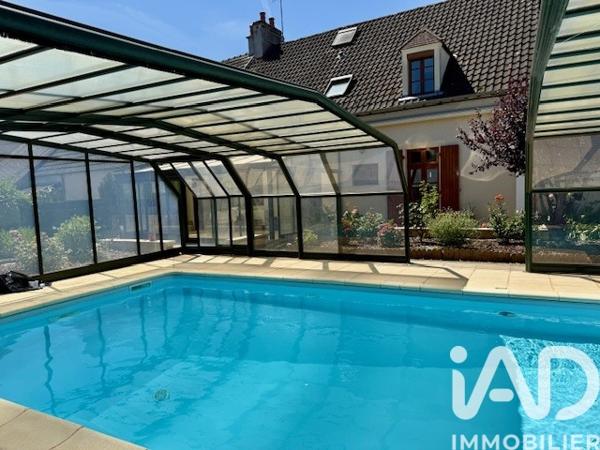 Maison à vendre 6 pièces 221,32 m² Saint-Amand-Montrond