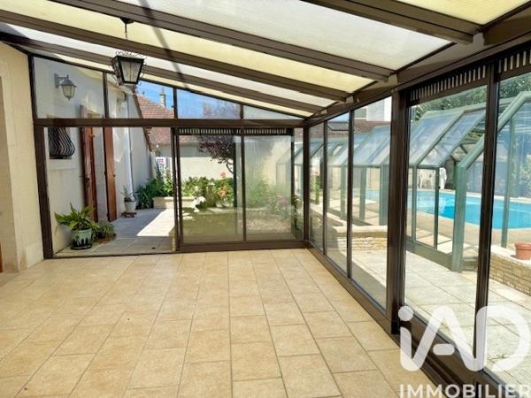 Maison à vendre 6 pièces 221,32 m² Saint-Amand-Montrond