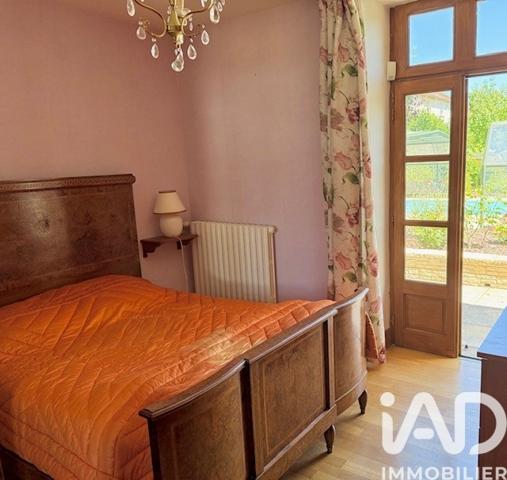 Maison à vendre 6 pièces 221,32 m² Saint-Amand-Montrond