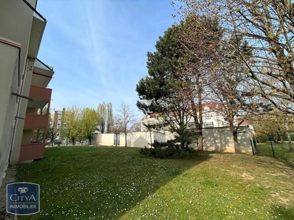 Appartement à louer 2 pièces 47.95m² Villabé (91100)