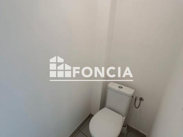 Location Local commercial 2 pièces 52 m² - GRAND ANGLE Lunel 34400