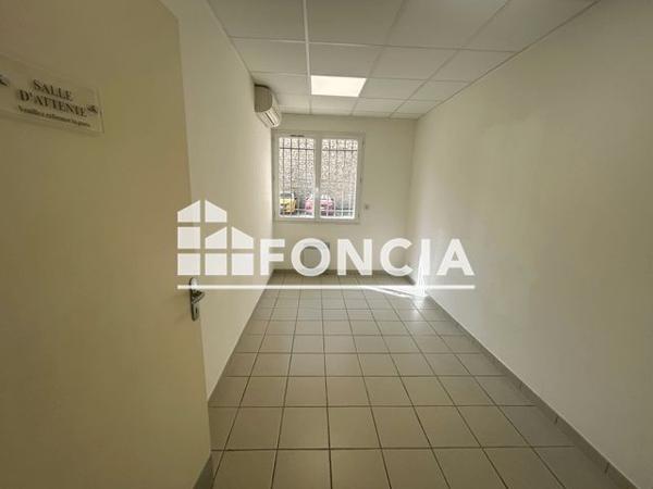 Location Local commercial 2 pièces 52 m² - GRAND ANGLE Lunel 34400