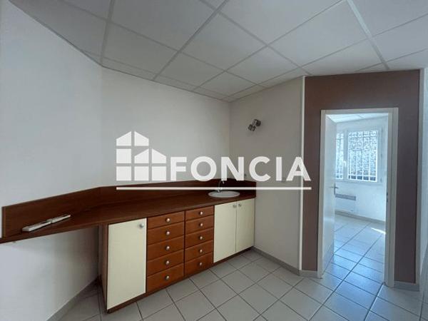 Location Local commercial 2 pièces 52 m² - GRAND ANGLE Lunel 34400