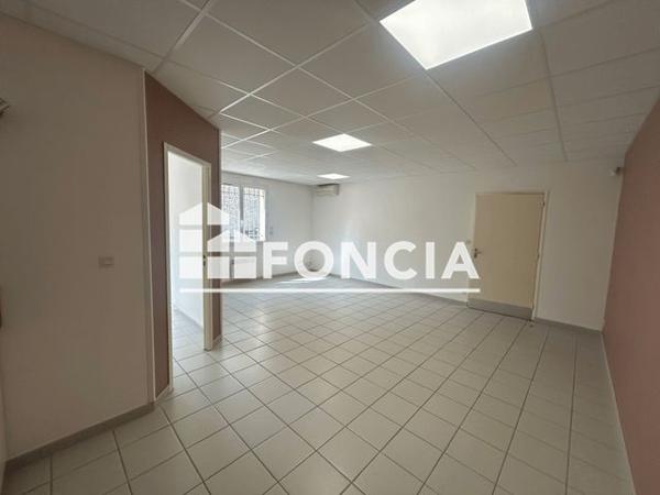 Location Local commercial 2 pièces 52 m² - GRAND ANGLE Lunel 34400