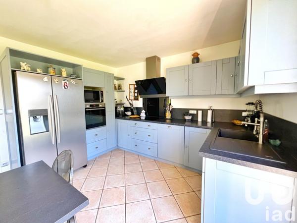 Maison traditionnelle 6 pièces de 223 m² à Milly-sur-Thérain (60112)