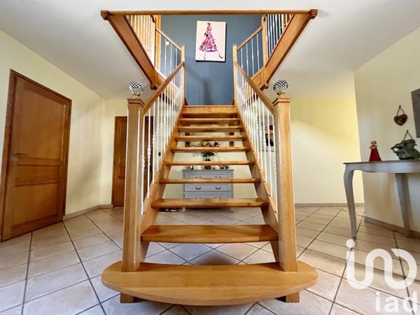 Maison traditionnelle 6 pièces de 223 m² à Milly-sur-Thérain (60112)