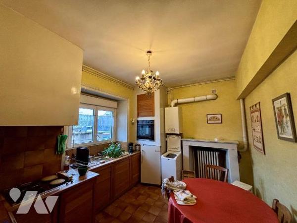 RENNES CENTRE-VILLE - APPARTEMENT TYPE 4 AU DERNIER ÉTAGE AVEC ASCENSEUR-
Venez découvrir cet ...